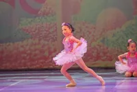 Thania Anak Sarwendah dan Ruben Onsu Dapat Medali Emas di Kompetisi Balet