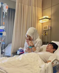 Tiada Henti Berdoa, Potret Diena Risty Setia Dampingi Parto Patrio yang Dirawat di Rumah Sakit