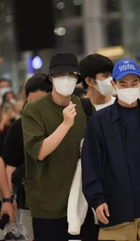Tiba dari Thailand, Potret Kim Seon Ho Kembali ke Korea dan Pagi-Pagi Sudah Ganteng di Bandara