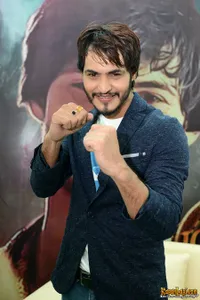 Tingkah Gokil Fans Sambut Ravi Bhatia di Indonesia, Asli Kocak!
