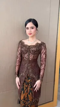 Tissa Biani Cantik Berkebaya di Akad Nikah El Rumi & Syifa Hadju