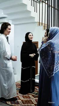 Tissa Biani Syukuran Rumah Baru Ditemani Dul Jaelani, Cantik Berhijab