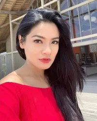 Titi Kamal Rayakan Ultah Christian Sugiono di Maldives, Romantis!