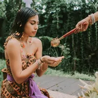 Tuai Pro Kontra, Potret 11 Seleb Cantik Jalani Ritual Melukat di Bali - Ada yang Dikira Pindah Agama