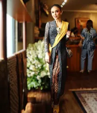 Tubuh Singset Awet Muda, Ini Pesona Foto-Foto Yuni Shara Tampil Pakai Kebaya - Cantik dan Anggun Bikin Terkagum
