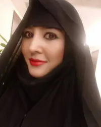 Tulis Pesan Religius dan Bercadar, Cnythiara Alona Bikin Pangling