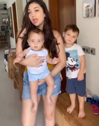 Turunkan ke Sang Buah Hati, Ini 7 Potret Bayi Artis yang Terlahir dari Ibu Blasteran - Ganteng dan Cantik Sedari Kecil