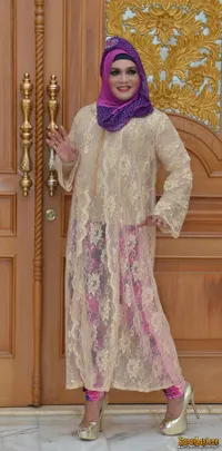 Tata Liem Tampilkan Sisi Feminin Dalam Balutan Hijab