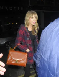 Taylor Swift Jalan Bareng Tom Odell