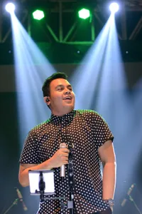 Ternyata Tulus Punya Kembaran Versi Tua di Hollywood