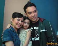 Tessa dan Keluarga di Studio Penta