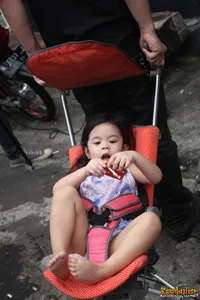 Tingkah Lucu Safeea Saat Bermain Bersama Ahmad Dhani