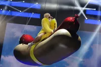Tingkah Mengejutkan Miley Cyrus di Bangerz Tour Inggris