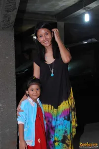 Titi Sjuman di Markas Slank