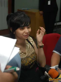 Tiwi T2 Kunjungi Tika di Rumah Sakit