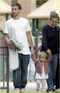 Tobey Maguire Liburan Bareng Keluarga