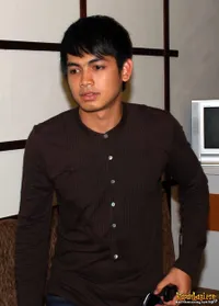 Tommy Kurniawan Buka Toko Kue