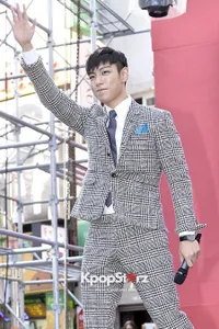 TOP Big Bang Raih Award Rookie Aktor di BIFF 2013