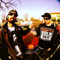 Travis Barker Semakin Keren Dengan Brewok Tebal