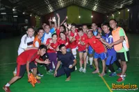 Trio Macan Bagi Tiket Gratis di Lapangan Futsal