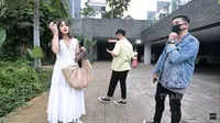 Udah Dandan Cantik, Ini 9 Momen Nia Ramadhani Nyetir Elf Raksasa Sampai Bikin Penumpangnya Teriak Histeris