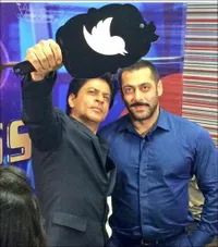 Ulang 'KKHH', Kajol - Shahrukh Pelukan Mesra di Depan Salman Khan