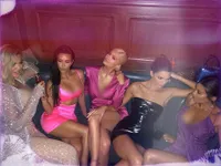 Ulang Tahun Ke-21 Kylie Jenner, Serba Pink & Bibir Kembali Tebal