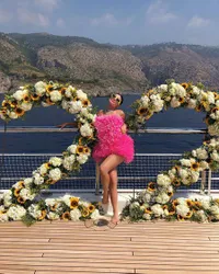Ulang Tahun Ke-22 Kylie Jenner, Seru Bareng dan Penuh Warna di Italia