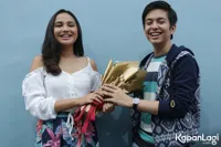 Ultah ke-17, Angga Aldi Tiup Lilin Bareng Kekasih dan Fans