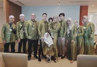 Umrah Bersama Keluarga, Olla Ramlan Cantik Kenakan Hijab