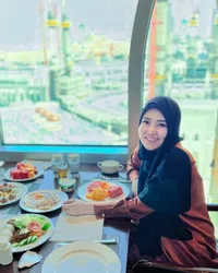 Umrah ke Tanah Suci, Potret Via Vallen Berhijab yang Ramai Didoakan Netizen Bisa Segera Istiqomah