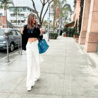 Usai Dihujat Outfitnya Saat Arisan, Ini 10 Potret Nia Ramadhani Tampil Berkelas Bak Sosialita di Acara Ulang Tahun - Pamer Kaki Jenjang di Balik High Slit