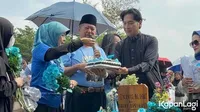 Usai Doa Bersama di Makam, Keluarga Vidi Aldiano Beri Santunan - Bakal Bangun Petilasan 