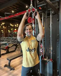 Usia Kepala Lima, 7 Potret Terbaru Jeremy Thomas yang Makin Kekar dan Macho - Gantengnya Awet!