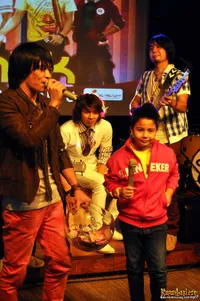 Umay Shahab dan Antique Band di XXI Club Djakarta Theater