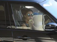Uniknya Gaya Victoria Beckham Saat Makan