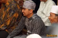 Ustad Solmed Melamar April Jasmine di Pertukangan Utara