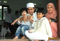 Ustaz Guntur Bumi - Puput Melati Ajak Anak Berbagi di Idul Adha