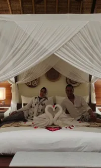 Venna Melinda dan Ferry Irawan Peluk Cium Terlampau Mesra Kala Honeymoon Panen Hujatan, Disebut Lebay dan Nggak Ingat Umur