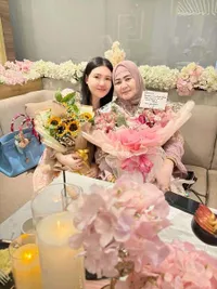 Via Vallen Rayakan Ulang Tahun Ibu Tercinta, Beri Kejutan dan Ucapan Mengharukan