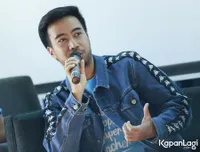 Vidi Aldiano - Febby Rastanty Berubah Jadi Guru Biologi dan Kimia