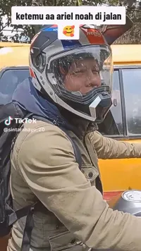 Viral Potret Ariel NOAH Mudik Pakai Motor, Ramah Tebar Senyum dan Sapa Fans di Jalan