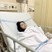 Viral Usai Bikin Prank Bunuh Diri, 15 Potret Perjuangan Aida Saskia Lawan Kanker Payudara - Jalani Kemo Sampai Rambut Nyaris Botak