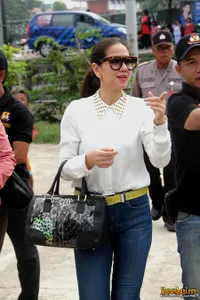 Venna Melinda Peduli Anak Jalanan Cerdas di Kebon Melati