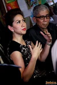 Venna Melinda Sumbang Alat Musik di Sanggar Kreatif Anak Bangsa