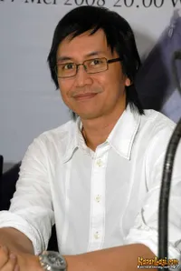 Vina Panduwinata di Juststeak Cafe