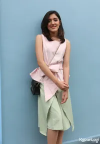 Wajah Bahagia Si Cantik Ify Blink, Lagunya Masuk Chart iTunes!