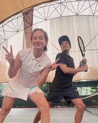 Wajah Polos Jadi Sorotan, 8 Potret Enzy yang Tetap Cantik Saat Tenis - Netizen: Kenapa Kek Mau Mukul Orang