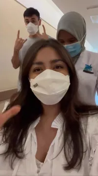 Wajah Sang Bayi Baru Terungkap, Potret Detik-Detik Kelahiran Anak Jessica Iskandar - Vincent Verhaag Gendong Baby Don Jadi Sorotan