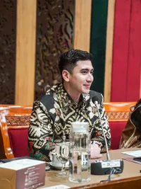 Wajah Tirus Verrell Bramasta Bikin Venna Melinda Khawatir, Sebut Sang Anak 'Syok' dengan Dunia Politik